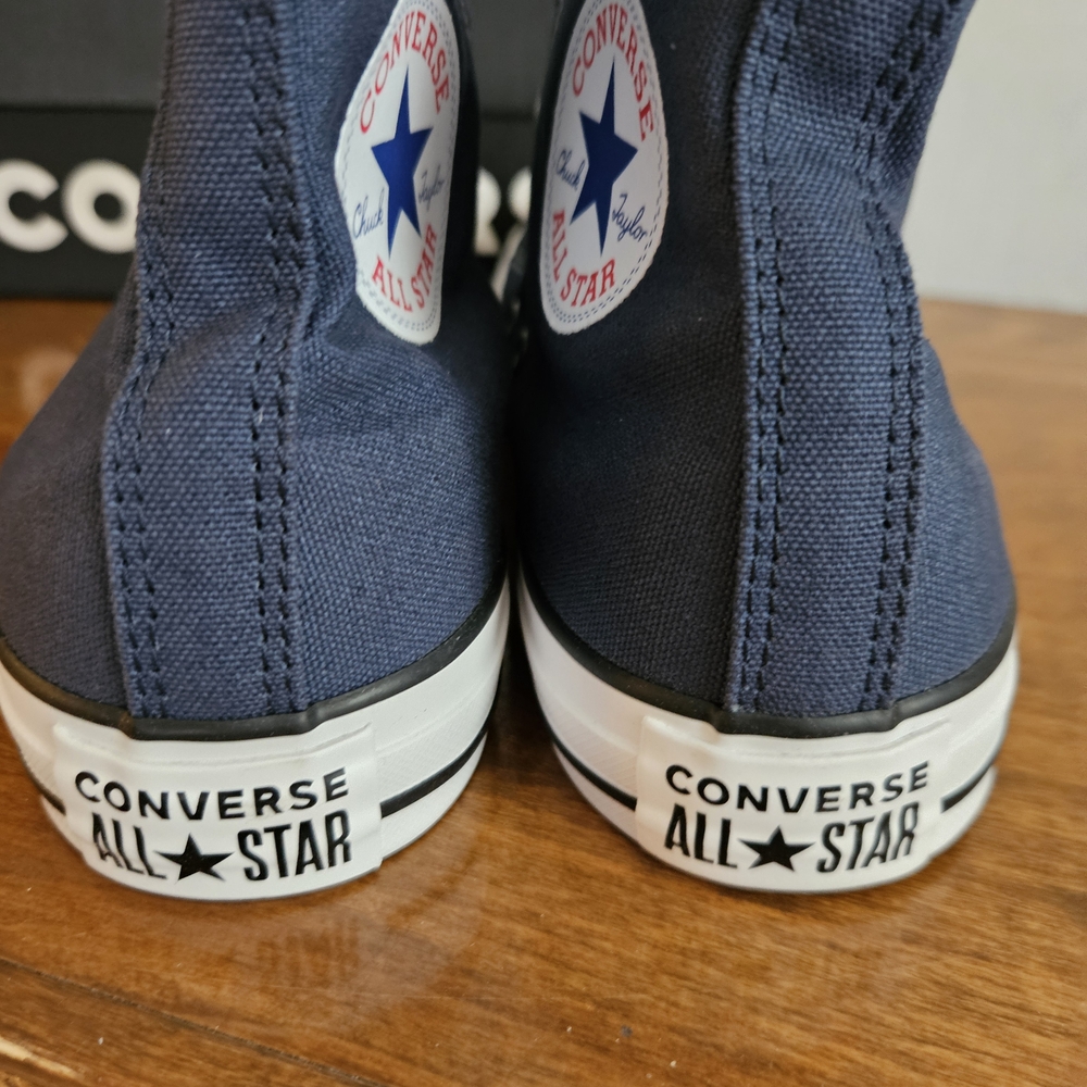 Converse Classic Blue High-Tops. Womens 8.5 Or Mens 6.5 - Picture 2 of 3